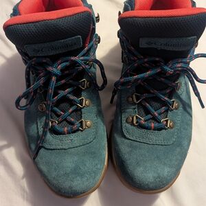 Columbia Waterproof Hiking Boots For Women (Like New)